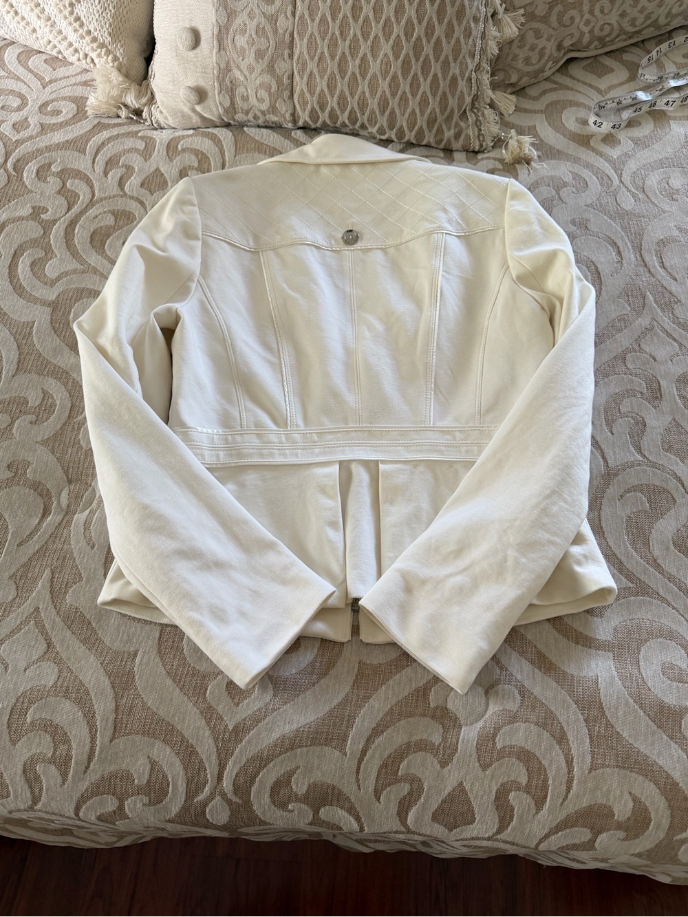 White House Black Market Ivory Quilted Ponte Moto Jacket Size 8 - Picture 14 of 14